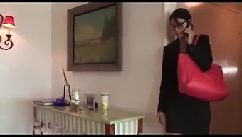 Üvey Anne Ve Üvey Oğlunun Mobil Porno Videosu