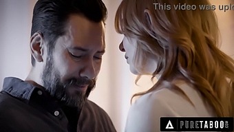 Ein Depressiver Witwer Betrügt Seine Verstorbene Frau Mit Einem Look-Alike In Einem Tabu-Video
