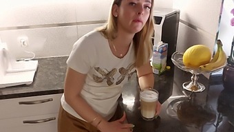 Amatör Femdom Hanımefendi Ağzına Boşalır Ve Yutar