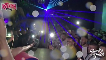 Η Χαμογελαστή Ερμηνεία Της Daisy Στο Xtars Party