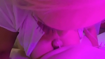 Orlando, Y Tá Nghịch Ngợm, Nhận Được Một Mặt Thỏa Mãn Từ Bác Sĩ Trưởng