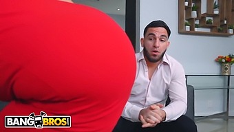 Camila Cruz I Jej Chłopak Bawią Się W Trójkącie Z Piersiastą Milf.
