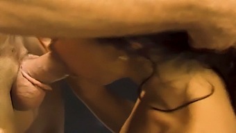 Pelajar Kolej Berambut Coklat Memberikan Pelajaran Deepthroat Dalam Kelas Blowjob