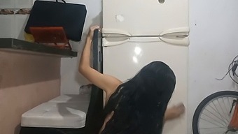 Amateur Stepsister Gives Blowjob To Big Cock - Homemade Porn